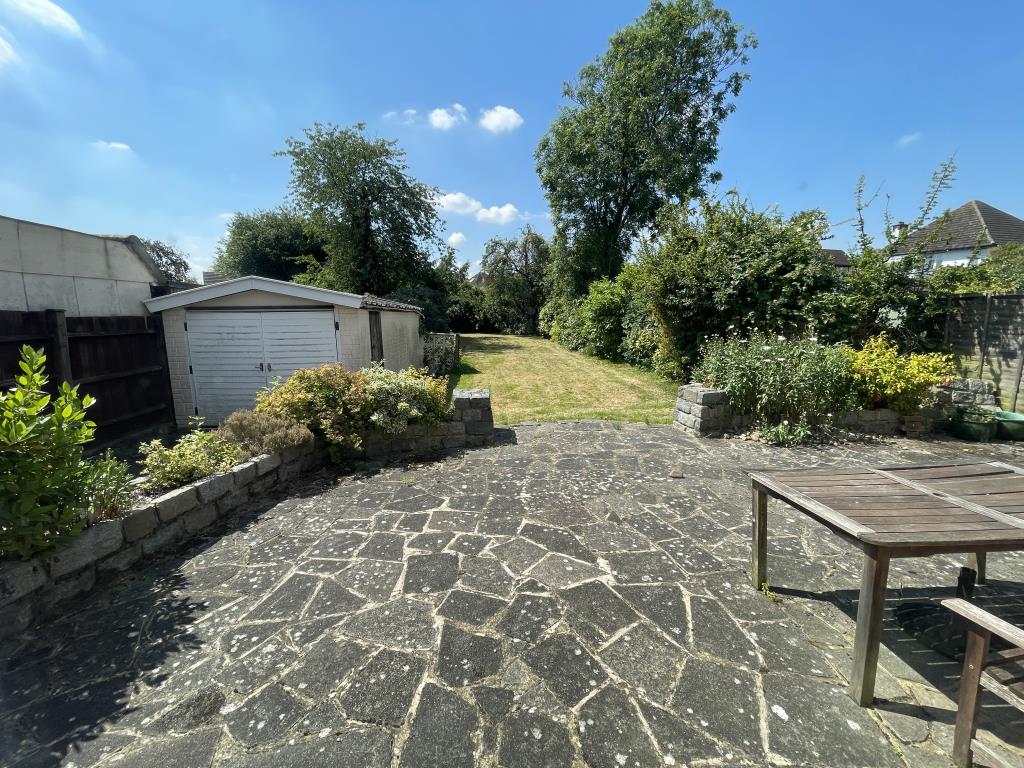 Lot: 84 - DETACHED BUNGALOW & GARAGE WITH POTENTIAL - inside image looking back towards garden area
